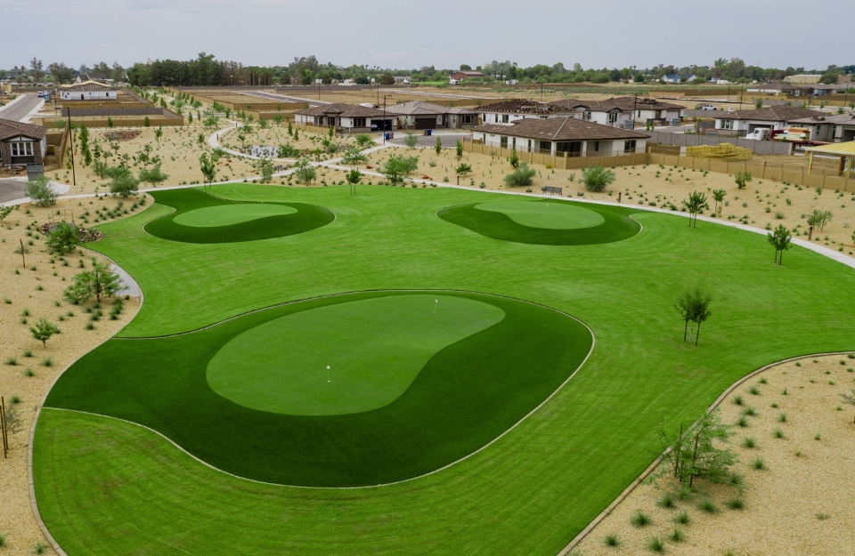 Artificial Grass putting greens in Phoenix community